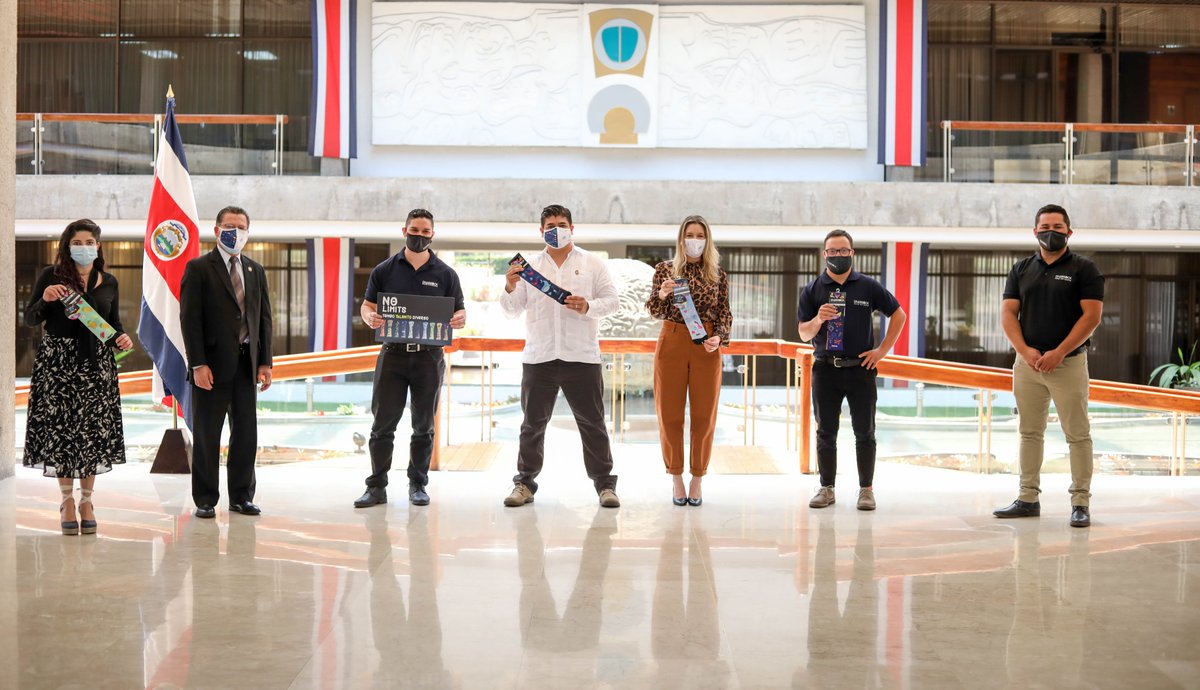 CarlosAlvQ's tweet image. 21 de marzo, Día Mundial del Síndrome de Down
Gracias Daniel, Andrea, Natalia, David y José Antonio por la visita. Llevaré con orgullo estas medias, camiseta y mascarilla que nos enorgullece por ser #diferentesperoiguales #conectemonos 
Gracias Diversock, Red Point, @porlagenteWM