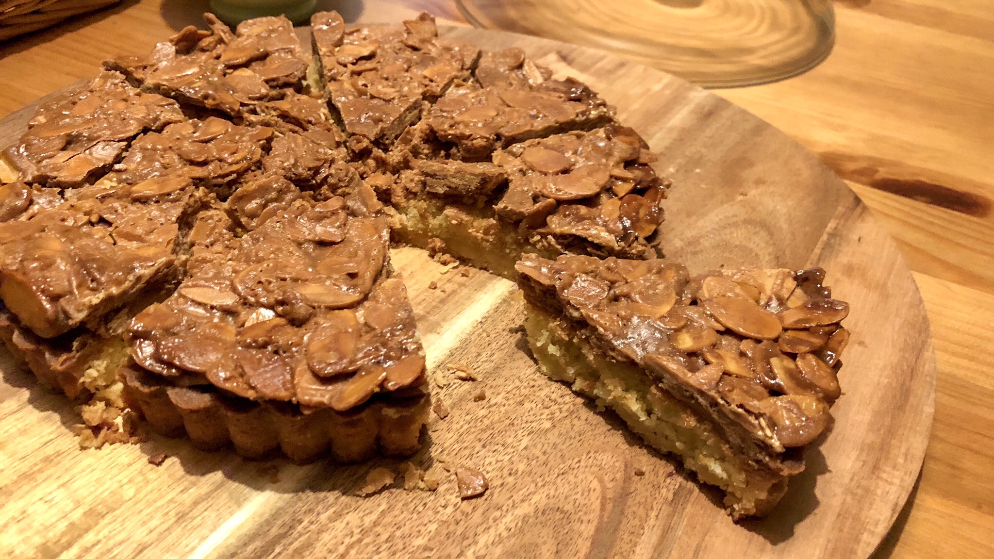 よし アーモンドタルト フロランタン風 を作ってみました タルトを焼いて アーモンドケーキを焼いて アーモンドキャラメルを被せて焼いて 3回焼いてます アーモンドタルト フロランタン アーモンドケーキ T Co 5ojivubcfu Twitter よし アーモンドタルト フロランタン風 を作ってみました タルトを焼いて アーモンドケーキを焼いて アーモンドキャラメルを被せて焼いて 3回焼いてます アーモンドタルト フロランタン アーモンドケーキ T Co 5ojivubcfu Twitter