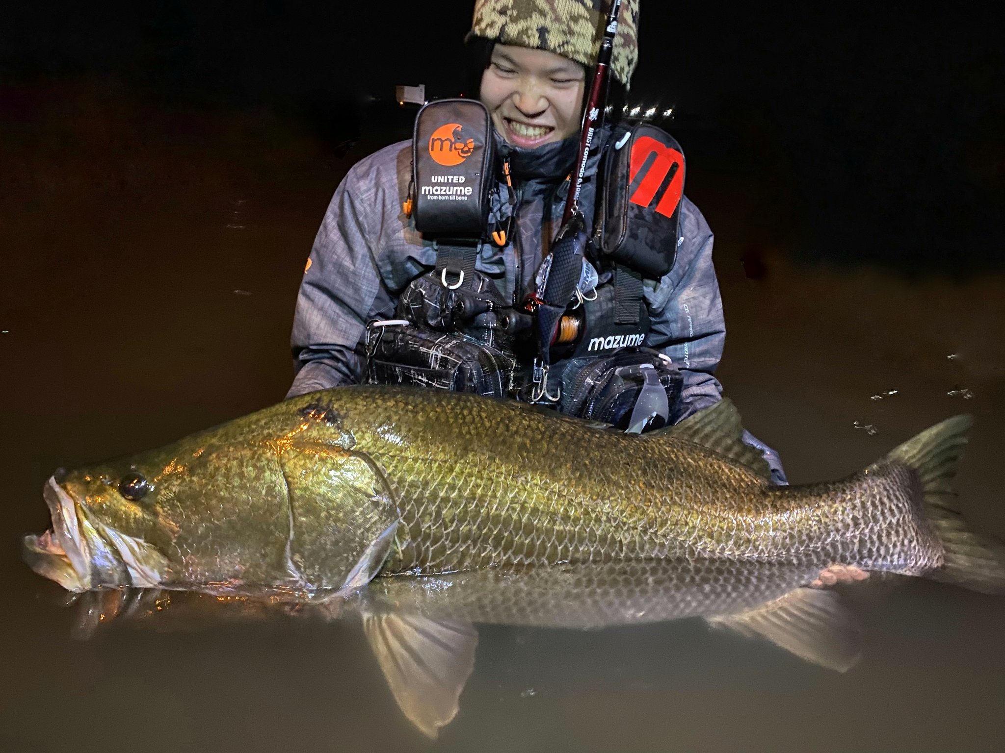 Rintaro 日本三大怪魚 アカメ 初アカメが余裕の110オーバー こいつを釣るためにタックル揃えて万全の状態で戦えたことが嬉しい ビックベイトめっちゃ飛ばせて アカメをかけても安心感が半端無い こいつのおかげで取れた魚です 一番好きなロッドに