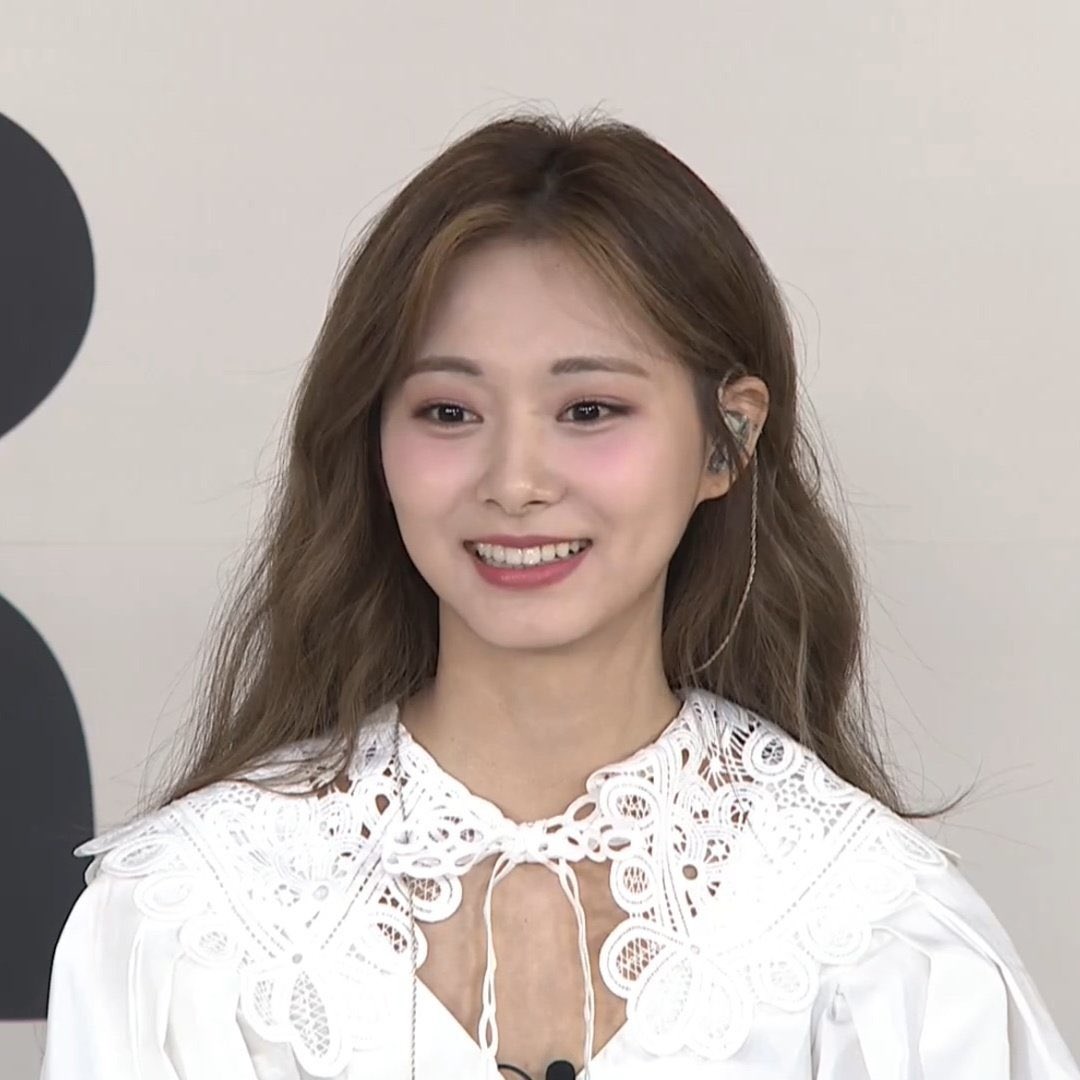 tzustills's tweet photo. the most beautiful woman in the world

#TZUYU #쯔위 https://t.co/CyziFOmzZy