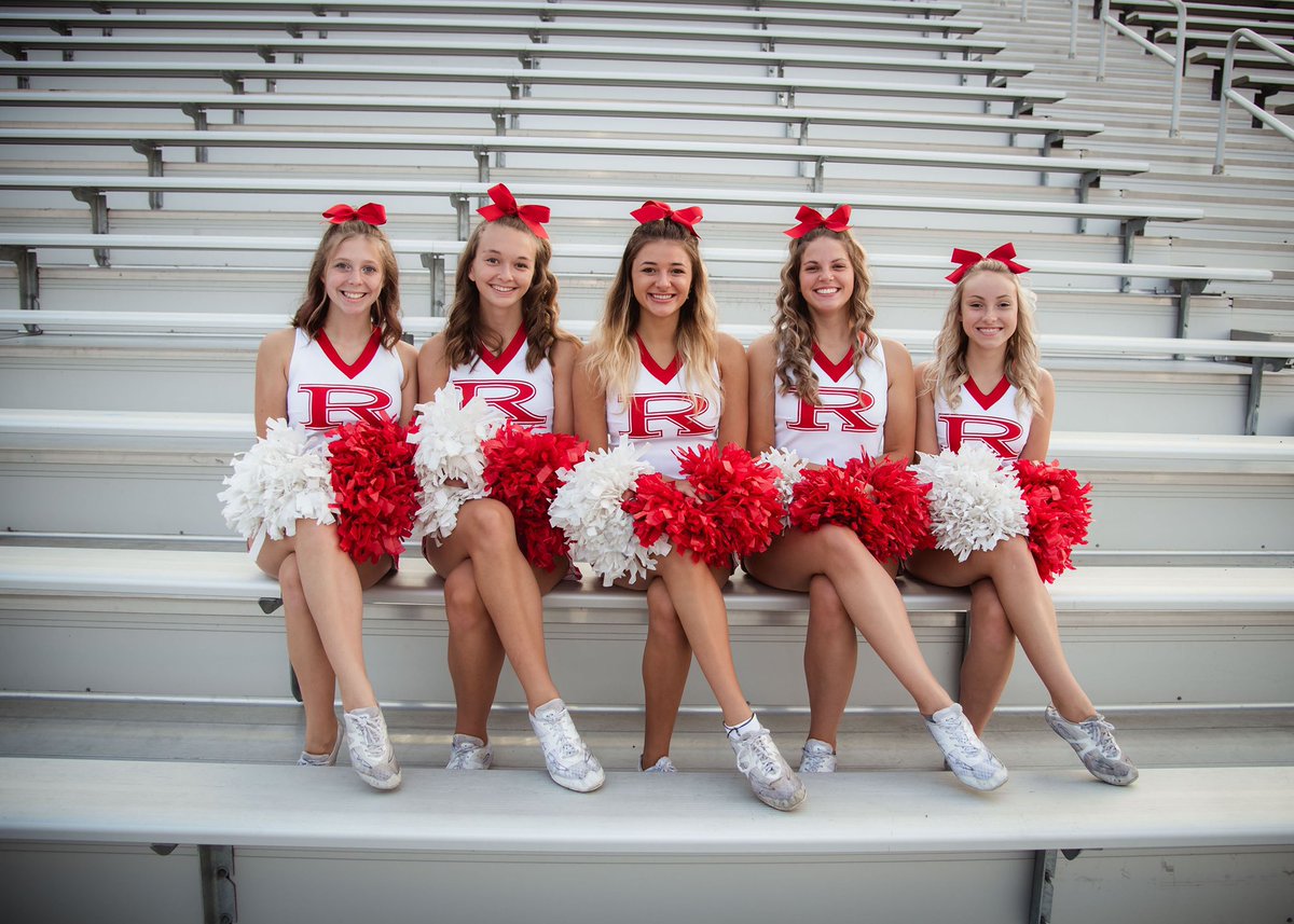 RienasScience's tweet photo. 🎉Senior Sunday🎉
I wanted to give a shout out to our 5 senior athletes. These girls work so incredibly hard. Not only are they amazing athletes, but amazing team leaders as well ❤️ I am so happy that you earned one more week 🐾 #Regionals2021 #RedWill #PawsUp https://t.co/75GVzW60HK