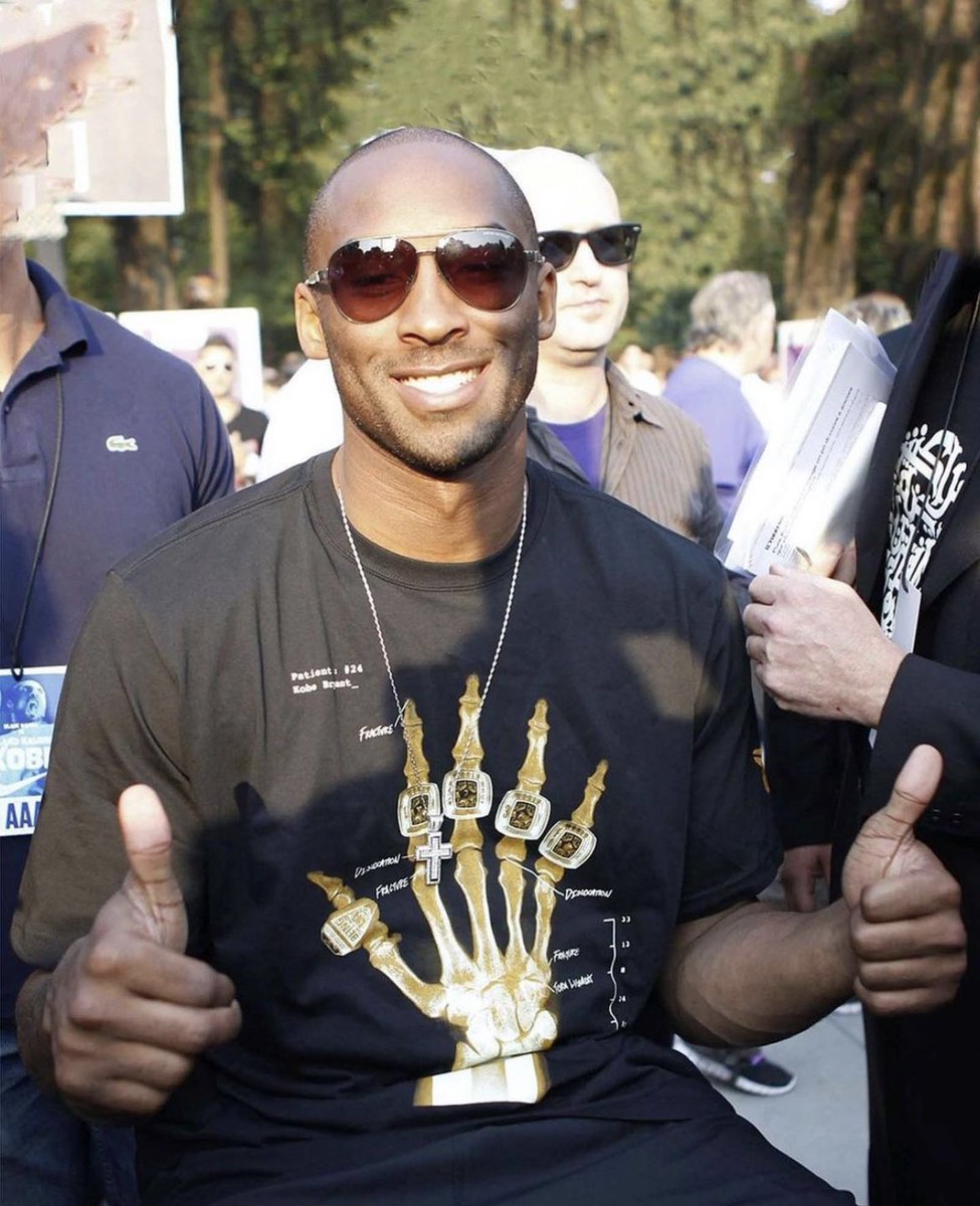 kobemurals's tweet photo. Kobe’s shirts after his 4th and 5th 💍 https://t.co/rnE0TFy4JW