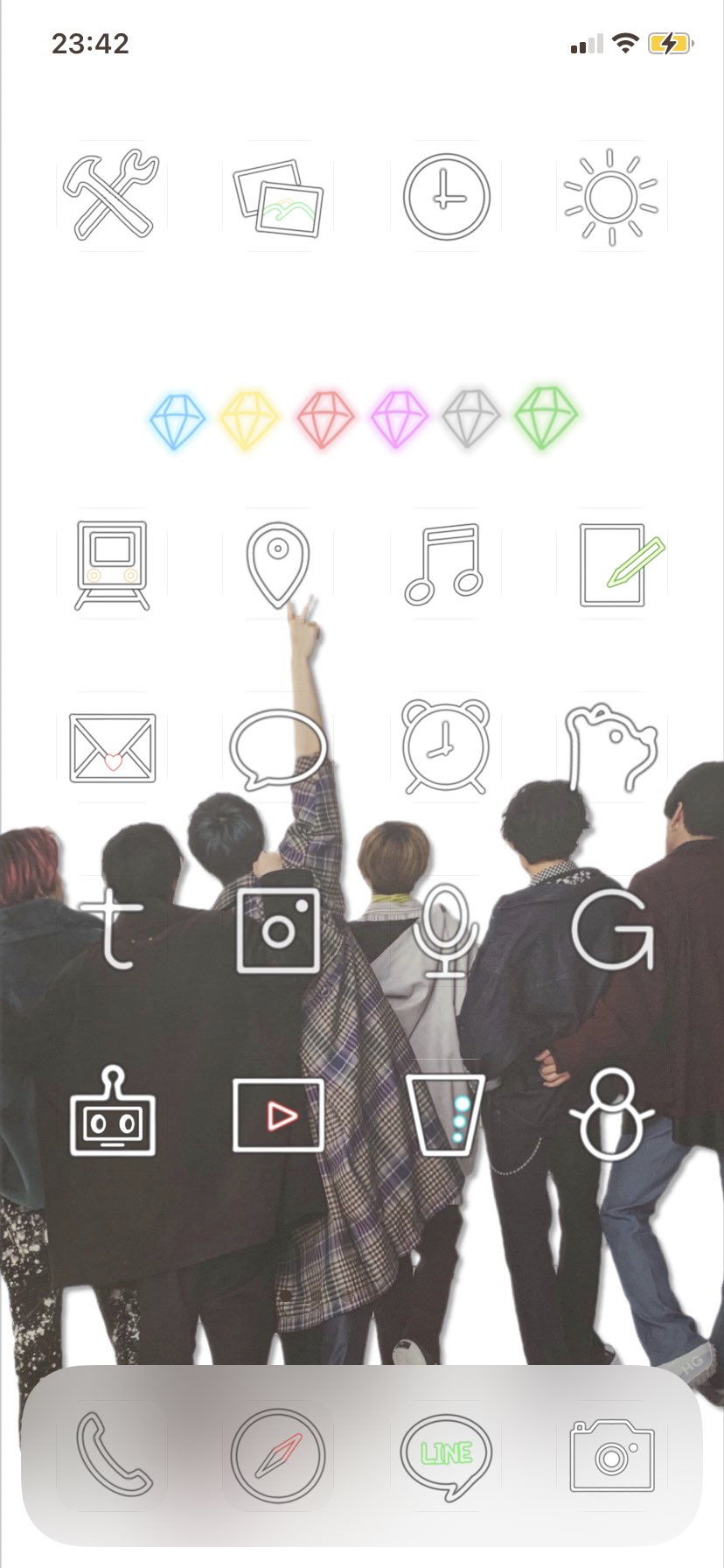 ケープメイラックス この後ろ姿好きすぎて壁紙作っちゃったし せっかくの壁紙見えないの勿体なくて アイコンも手書きで作っちゃった 昨日今日の休みこればっかしてた満足 Sixtones T Co Auj12lex Twitter