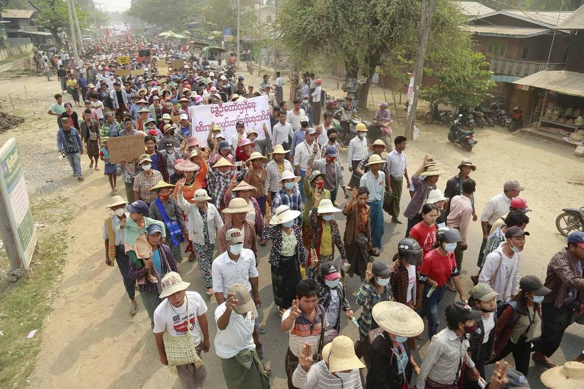 EainMonn's tweet photo. Spring Revolution General sit-in protest with fifteen thousands of people in Pale Township, Sagaing Division. Look at the crowd. Unity makes strength. 
FREEDOM OF SPEECH #WhatsHappeningInMyanmar
#Mar21Coup https://t.co/iM60VBXfuy