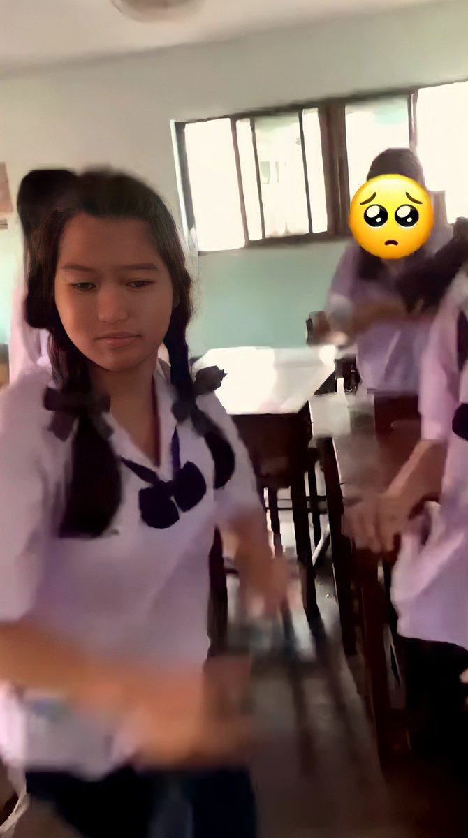 _Janraijing_'s tweet photo. ค่ะน้อง55 ทำเพื่อนเเล้ววิ่งเนอะ!!!
 เล่นเป็นเด็กสามขวบเลย
 วิ่งไปวิ่งมาไม่เหนื่อยเหรอ 
คืองงอ่ะวิ่งทำไมก่อน 
#ขยะสังคม
#บูลลี่ 
#mpsfact 
#บูลลี่เพื่อน
#เด็กเหี้ย https://t.co/EbbIzIhmyQ