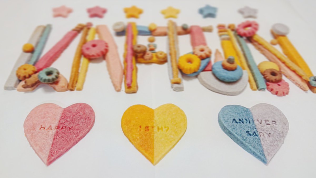 ぼんぬ Kat Tun15周年おめでと Kat Tun全員とハイフンに幸せで楽しい事がたくさん起こる一年になりますように まずは配信ライブ 最高のステージで最高のkat Tunを見せてください ロゴ可愛すぎたのでクッキーで