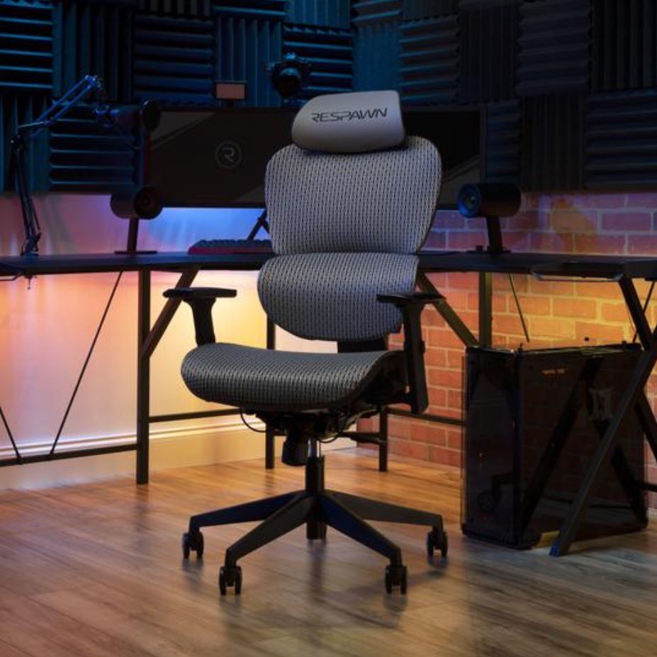 SweeetTails's tweet photo. GIVEAWAY TIME!! I’ve partnered with @RESPAWNProducts to help one of YOU receive this brand new gaming chair. Here’s how to enter:

-Must be following me on Twitter and like/retweet this post
-Need to be in stream when winner is announced. Starts 2:30PM EST today!

See you there🥰 https://t.co/Zm0QNvRKVm