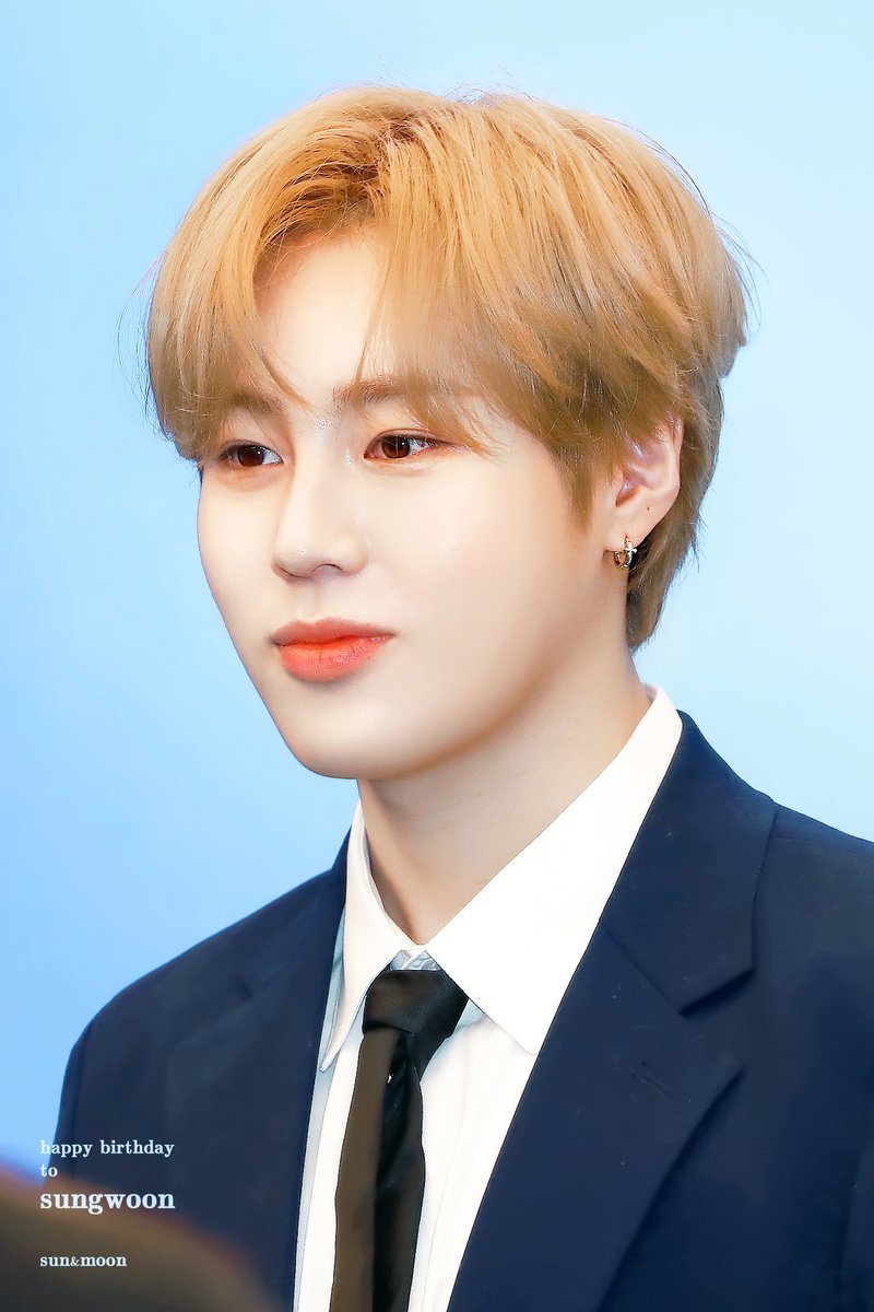 사랑하는 나의 사랑
세상에서 제일 행복한 어린왕자가 되길
생일 축하해❤️

#하성운_스물여덟번째봄_생일축하해
#Happy_gooreumseng_day
#하성운 #HASUNGWOON