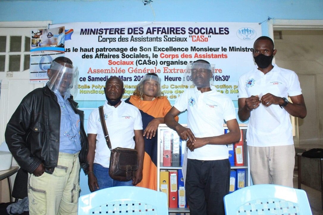 CovidPrintOx's tweet photo. Our #faceshields have been put to good use in #DRC. 🇨🇩 🌍 We thank the generosity and hard work of @L_Bunce and @PsychicPsych for making it happen. 🌟 Keeping #keyworkers safe around the world. 

#PPE #COVID19 #Africa https://t.co/IcBj69ihro