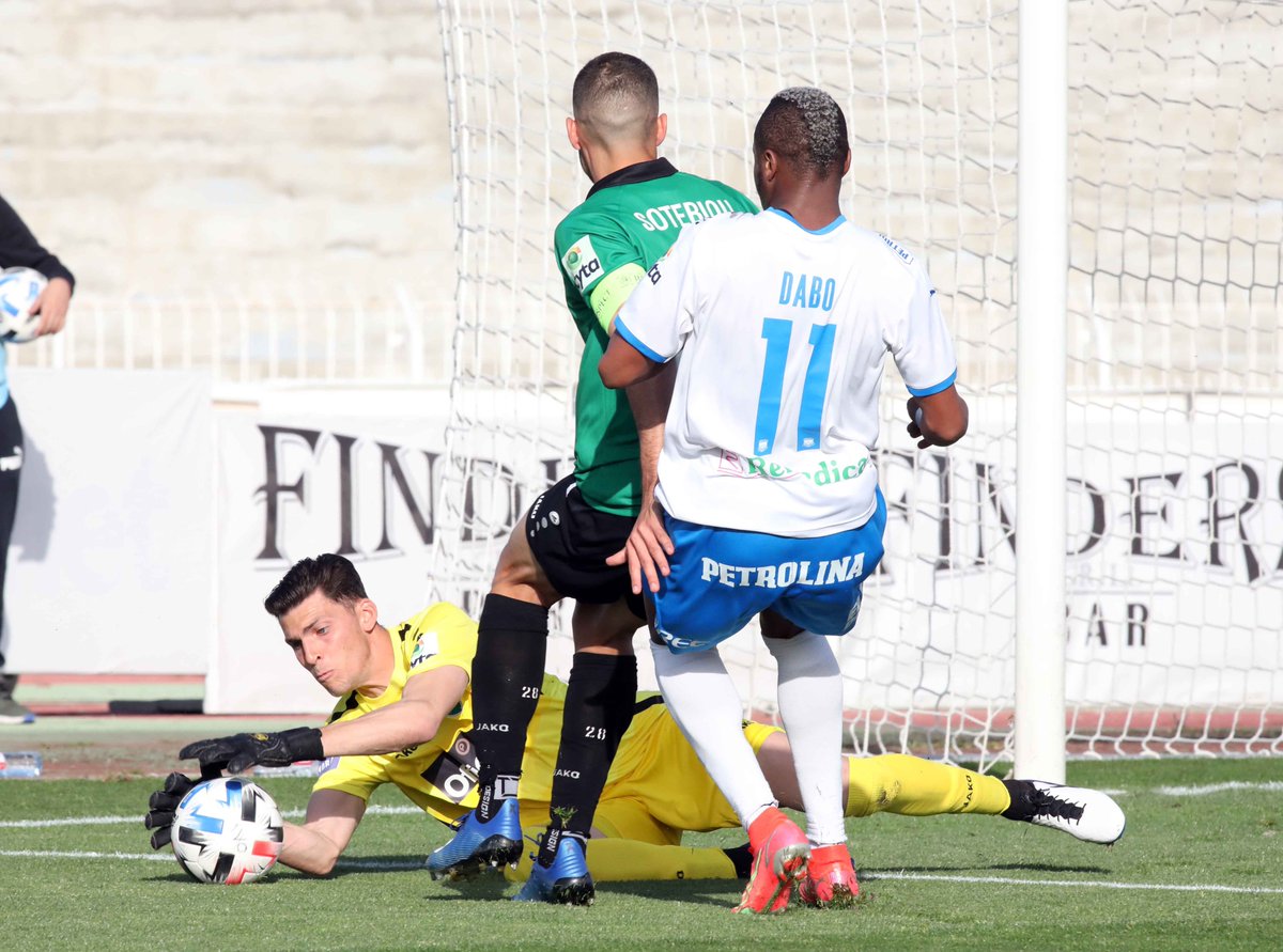 OlympiakosNic's tweet photo. 📷 Halftime Photostory 🟢⚫ #olympiakosnicosiafc #taktakalas #olyeth https://t.co/tFtY3QSUjA