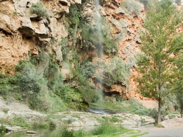 TourAndKids's tweet photo. ❤️ ¡Nos encantan las #cascadas! 
✅ Una de ellas es el Salto de la Novia en Navajas.
✨ Es una excursión ideal para hacer en familia y una escapada de un día con mucho encanto. Si os apetece quedaros la noche os recomendamos  el #CampingAltomira. https://t.co/CSXBMBfg44