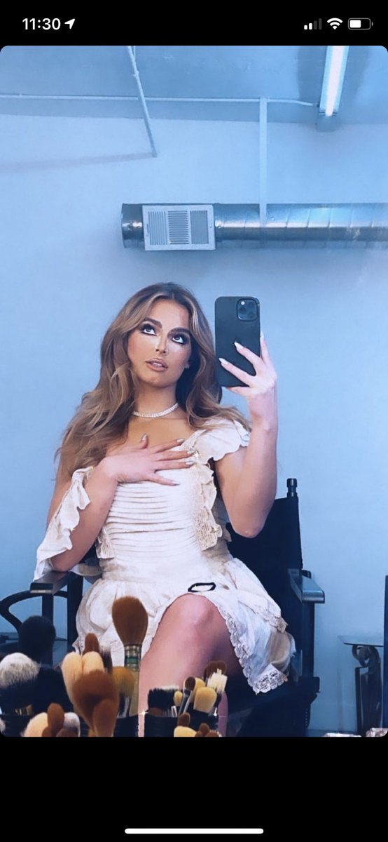 addisblueberry's tweet photo. YALL STREAM “Obsessed” BY @whoisaddison RIGHT NOW!! ♥️ https://t.co/N7vnRQ2Ggt