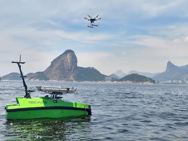UnmannedSystem's tweet photo. How do you overcome the challenge of safely landing a UAV on a moving USV? Watch how STABLE's platform was used by TideWise as part of their ARIEL project: https://t.co/2Medbs3SrK

#innovation #technology #engineering #drones #drone #maritime https://t.co/Pq9asBljCK