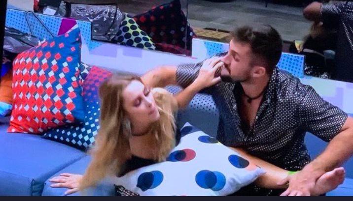 MarcosAbp09's tweet photo. Se isso não e agressão e oq, agressão culposa? #ArthurExpulso #BBB21 #ArthurEscroto #ArthurExpulso #BBB https://t.co/9brothHQoo