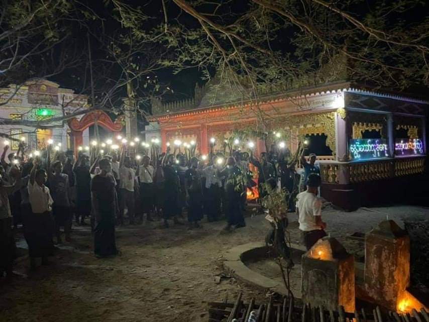 SaveMM99's tweet photo. This Spring Revolution is our End Game so that civillians are protesting against Military Coup even though several crackdowns by Junta. Night Strike in #SeitPhyu city tonight.
FREEDOM OF SPEECH #WhatsHappeningInMyanmar #Mar21Coup https://t.co/KbtAxB8RNh