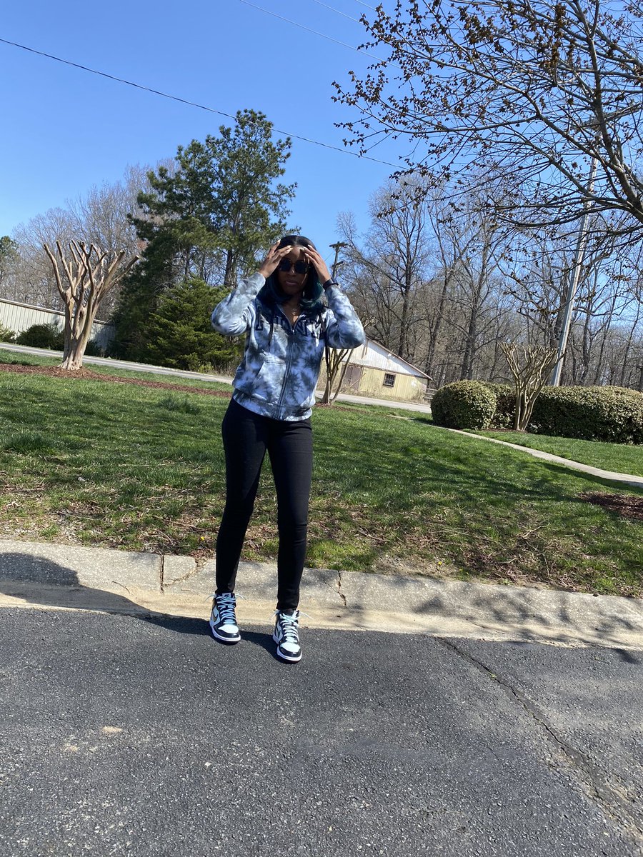 Mizzalmondjoy's tweet photo. Cool ass 😎 #Nike #NikeDunks #NikeAllStarDunks #KeepAFreshPair https://t.co/YU1drXBLuV