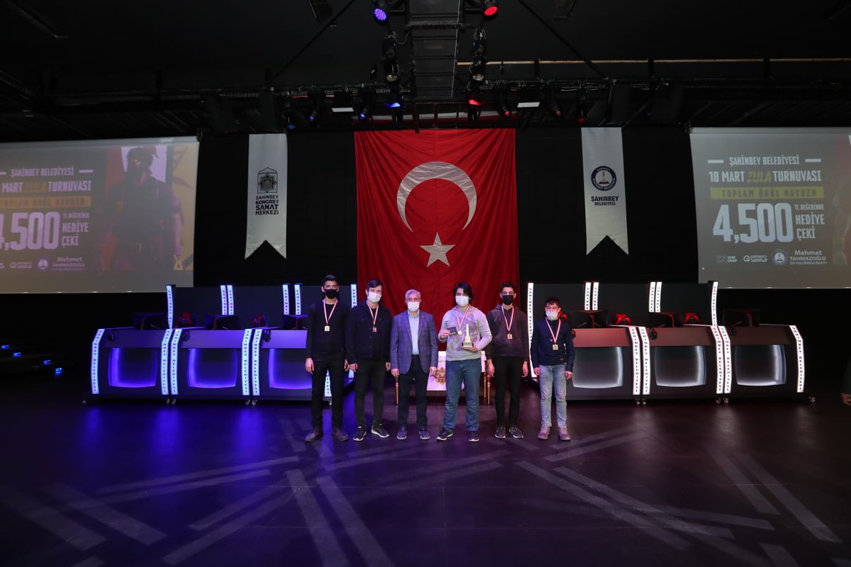 mtahmazoglu's tweet photo. Tam donanımlı e-spor salonlarımız gençlerimizin hizmetinde! 

Bugün, gençlerin yoğun şekilde katılım gösterdiği bir e-spor turnuvasının daha ödül törenini düzenledik.. 👩🏻‍💻👨‍💻

Şahinbey, bu yeni alana da öncülük ediyor, etmeye devam edecek.

📍Şahinbey Kongre ve Sanat Merkezi https://t.co/hB4ghoLrNg