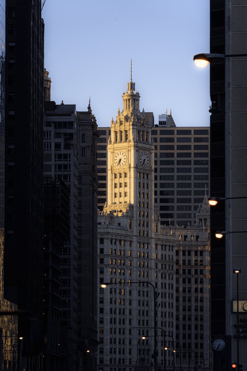 ty_optix's tweet photo. Twitter updated their photo preview sizing so I’ll show off a few more photos from the Chicago-Henge the other day🌇 https://t.co/9zWlmG0jsQ