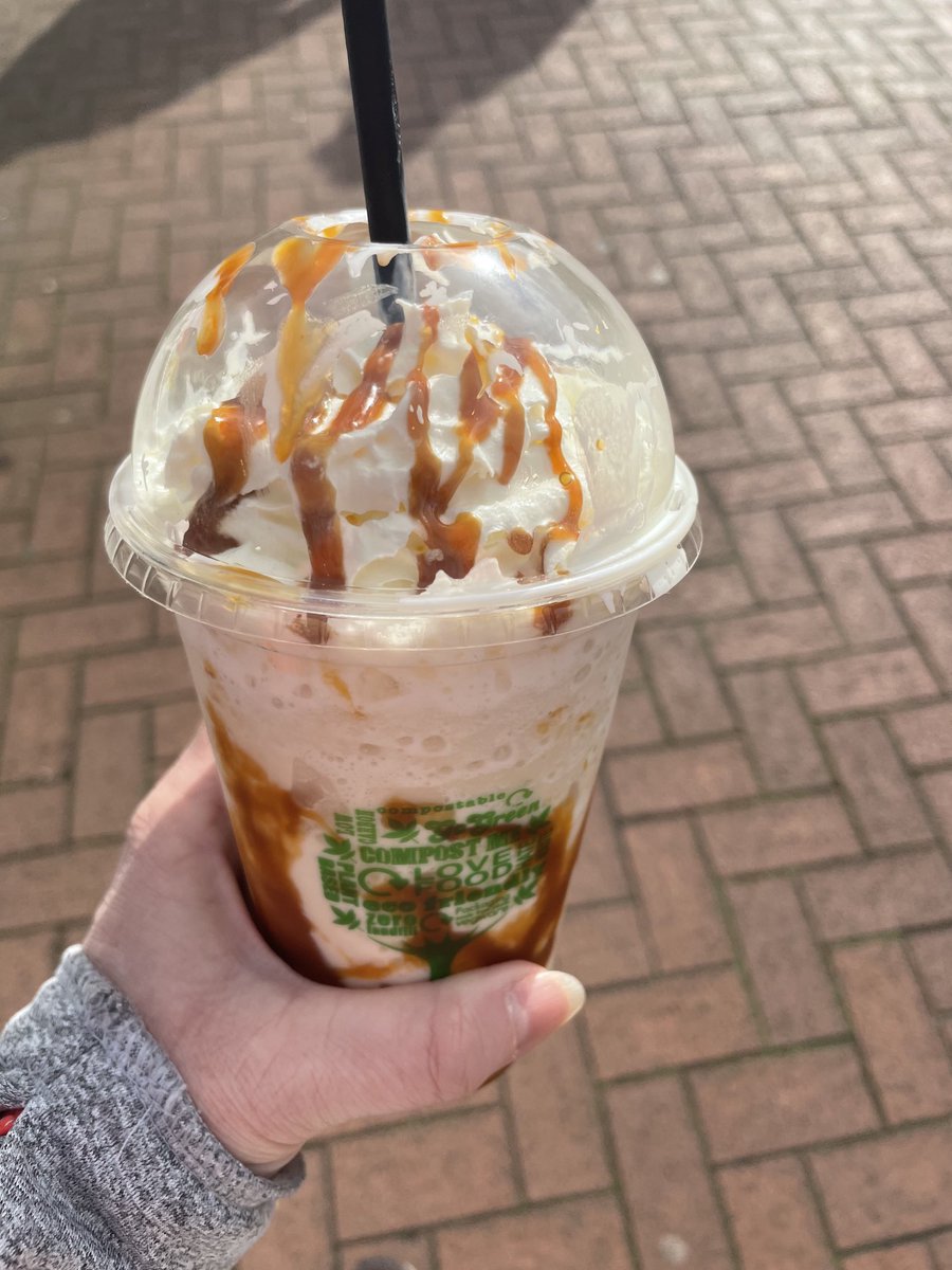 sianicw's tweet photo. Sunday afternoon calorie replacement 😉 #sugarboost https://t.co/Uwe7NUEHq1