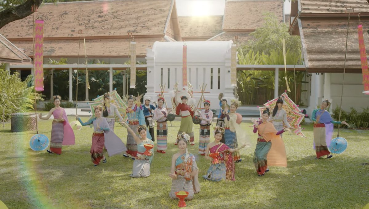 iamyourvent's tweet photo. เกร็ดเล็กๆจาก mv #CGM48มะลิ
ไม่แน่ใจว่ามีคนทำรึยัง แต่เราจะมาพูดถึงการแสดงพื้นเมืองของล้านนาคร่าวๆในmv ซึ่งแบ่งจากการแสดงจากเซมบัตสึทั้ง16 คน แบ่งได้ทั้งหมด 4 ชุดหลักๆ (1) https://t.co/DnvLdGsfSl
