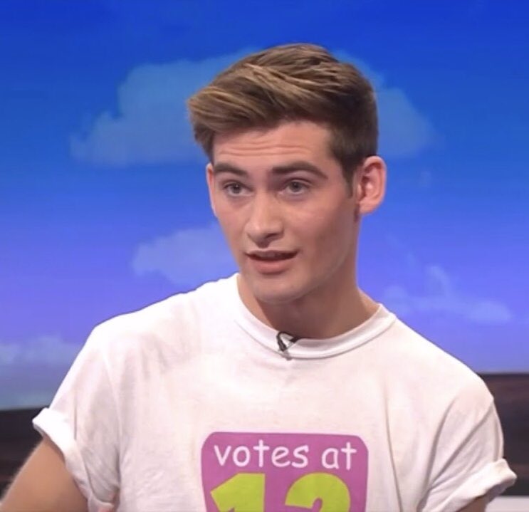 BrexitBuster's tweet photo. Putting a cheerful face on not getting the tea boy’s job at GB News. Pipped at the post by silly little know nothing public schoolboy Tom Harwood. Ouch! That must have hurt. Let mam put some Germolene on it.
#DarrenCrimes #BrexitBooby https://t.co/k8e7e9AQlo