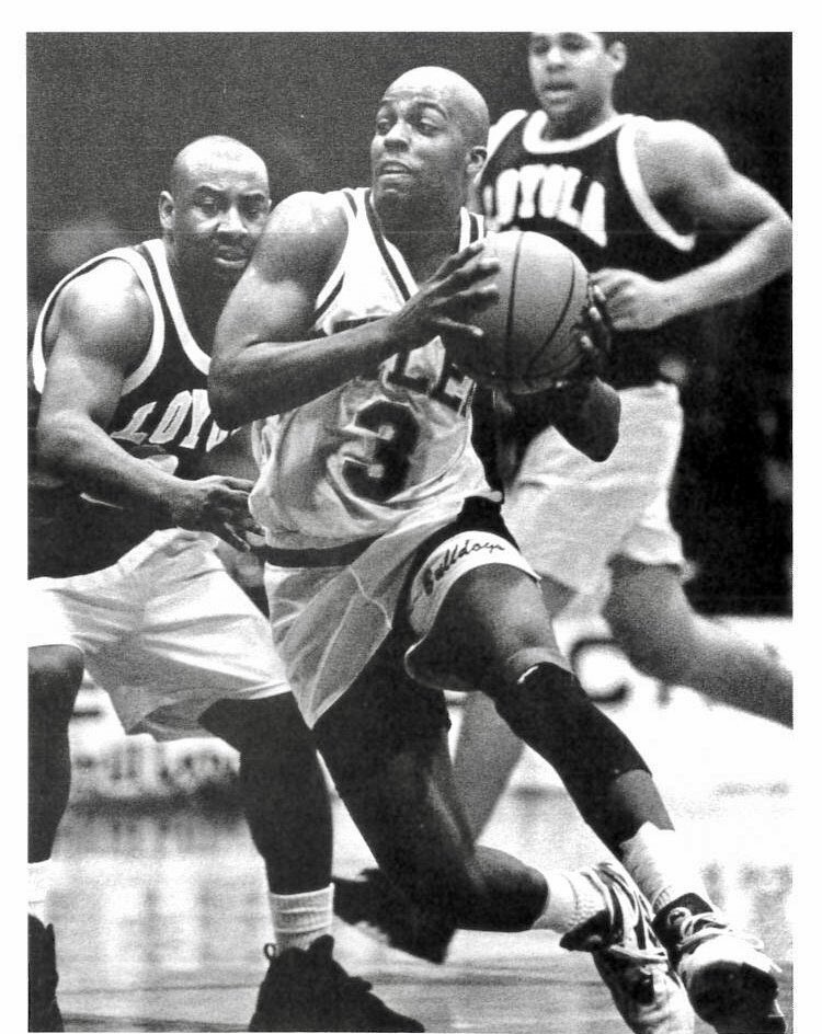 BadgerMBB's tweet photo. 18. Fun note today: @DMitrikTrice0’s father, Travis Trice Sr., played college basketball at Butler
“As soon as it came out, my dad called me... ‘We’re gonna be playing at Hinkle Fieldhouse!’
“It’s definitely a special moment for not just me, but for my family.”
#FieldOf32 https://t.co/wYSaQgdqDt