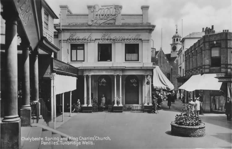 KCM_Church's tweet photo. @nick_pope @WriterVictoria @Francis14485330 You can see KCM on the right hand side. Here’s a similar  picture from the same viewpoint. Better postcards of the church are available as this is more about the Pantiles. https://t.co/fWWbkGF0Nl