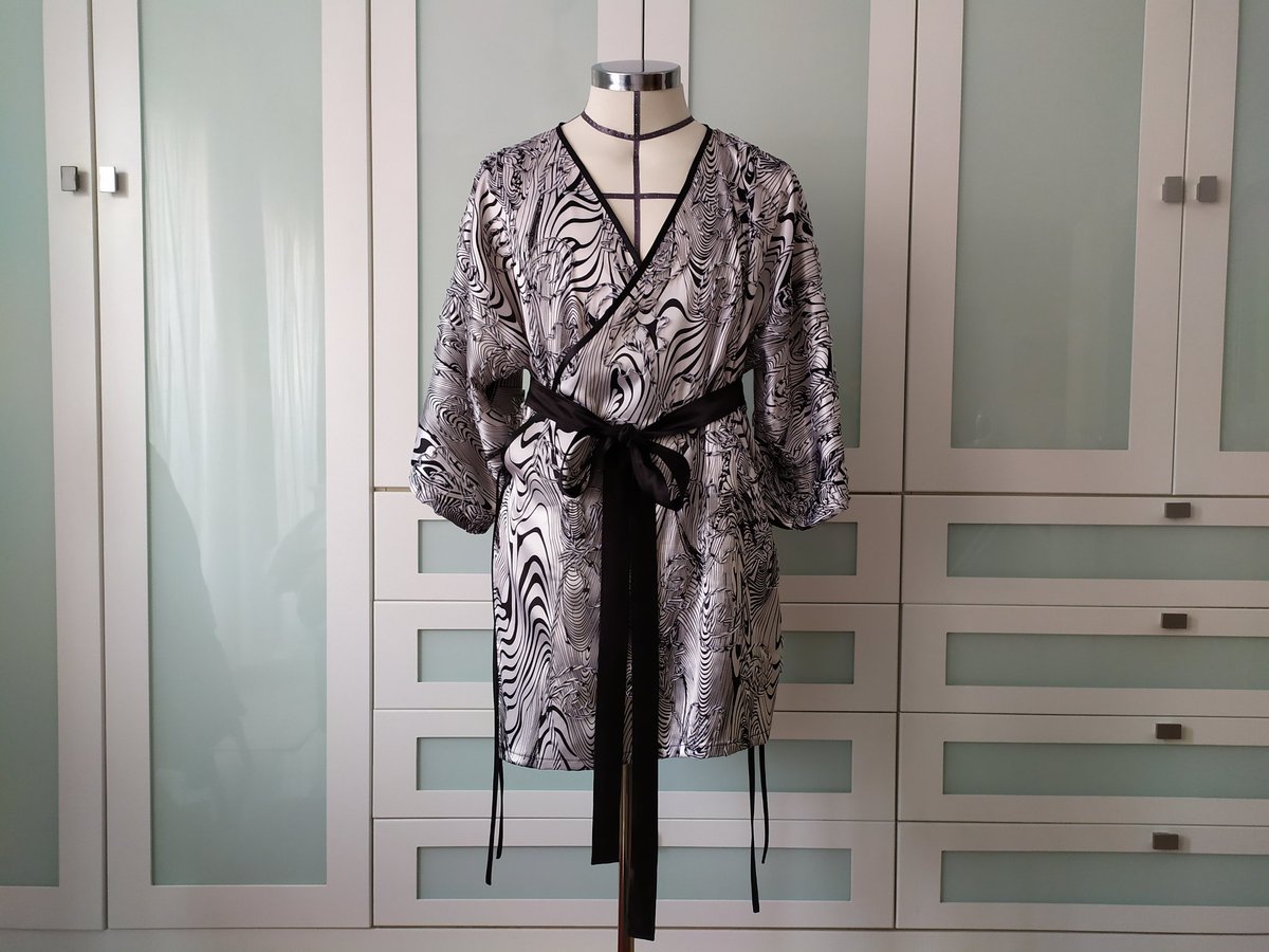 durocouture's tweet photo. New KIMO-NO "Satin Night".
Discover it! 💗

https://t.co/8Wx784mAV1

#satin #hautecouture #fabrics #fashion  #madetomeasure #durocouture #kimono https://t.co/NkKFApMoRA