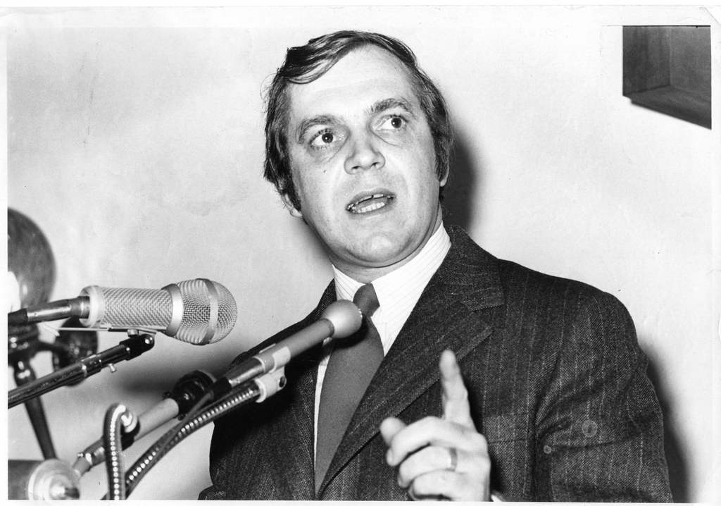 broadbent's tweet photo. .@BillKnight11 on Ed Broadbent: "From MP to parliamentary secretary to Leader of the @NDP Ed knows what it takes to stay motivated, keep positive, and focus on what’s important: working together to fight for the just and fair society we all deserve." #Ed85 https://t.co/wZase5ej3H https://t.co/pDDYxdGEqy