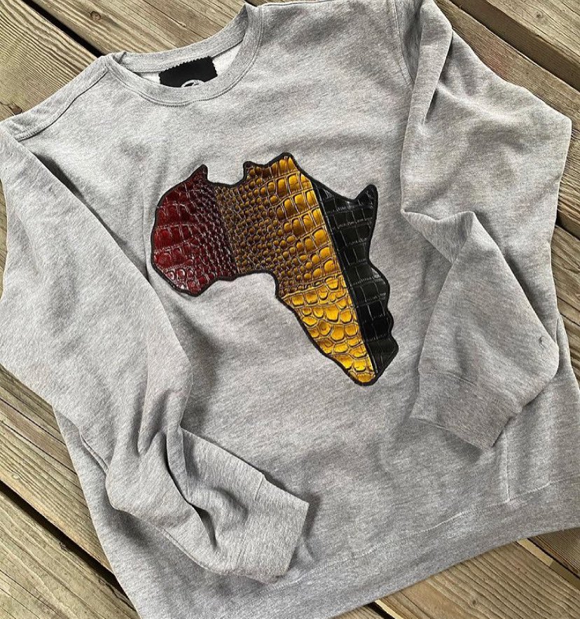 thetruetrifecta's tweet photo. LIMITED EDITION RELEASE🔥🔥🔥

TRIOLOGY is now available on my website. 

ONLY 12 will be made. This design will NOT be made EVER AGAIN.  A one of a kind design. 

Spring Collection: JOY coming soon😝

https://t.co/YOnjHd9FEY

#supportblackbusiness #buyblack  #black #triology https://t.co/E6aUcshUfo