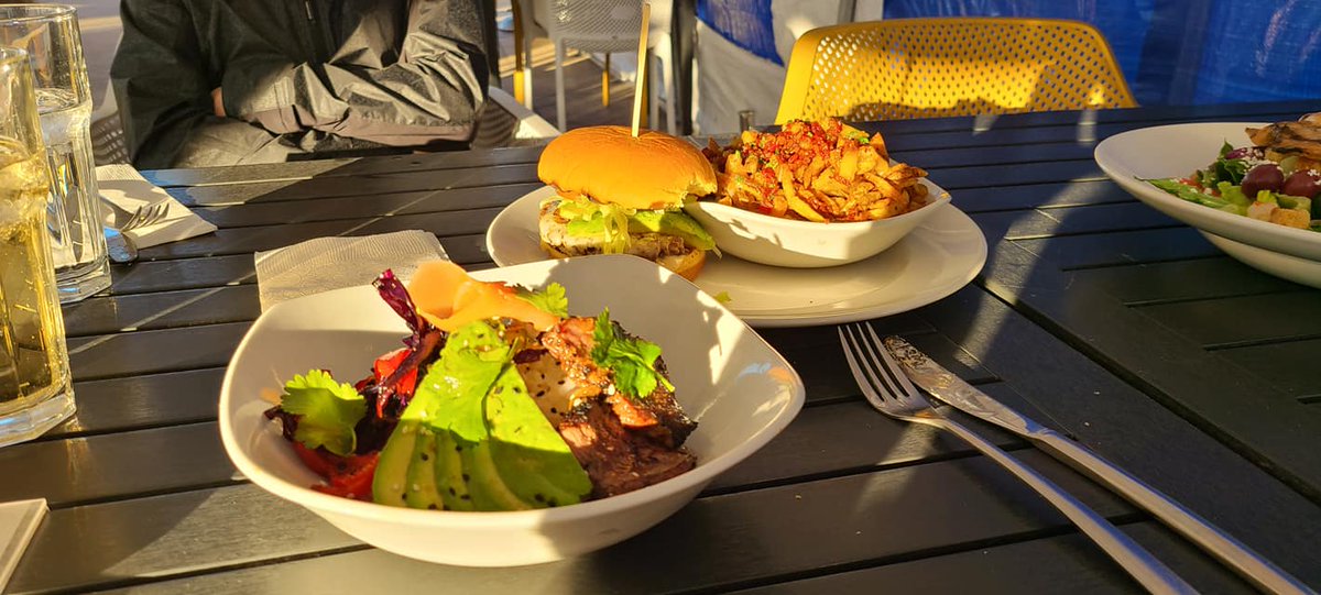 JudyL_88's tweet photo. A beautiful day to support your favourite #local #restaurants. So nice to be in the heated tent of @socialeaterywc in #Meadowvale & see the awesome staff, Michelle, MacKenzie and Ross again! Who's missing those delicious bacon salt fries? #FeedTheRecovery #dishwithjudy #patios https://t.co/5mLj04lpCT