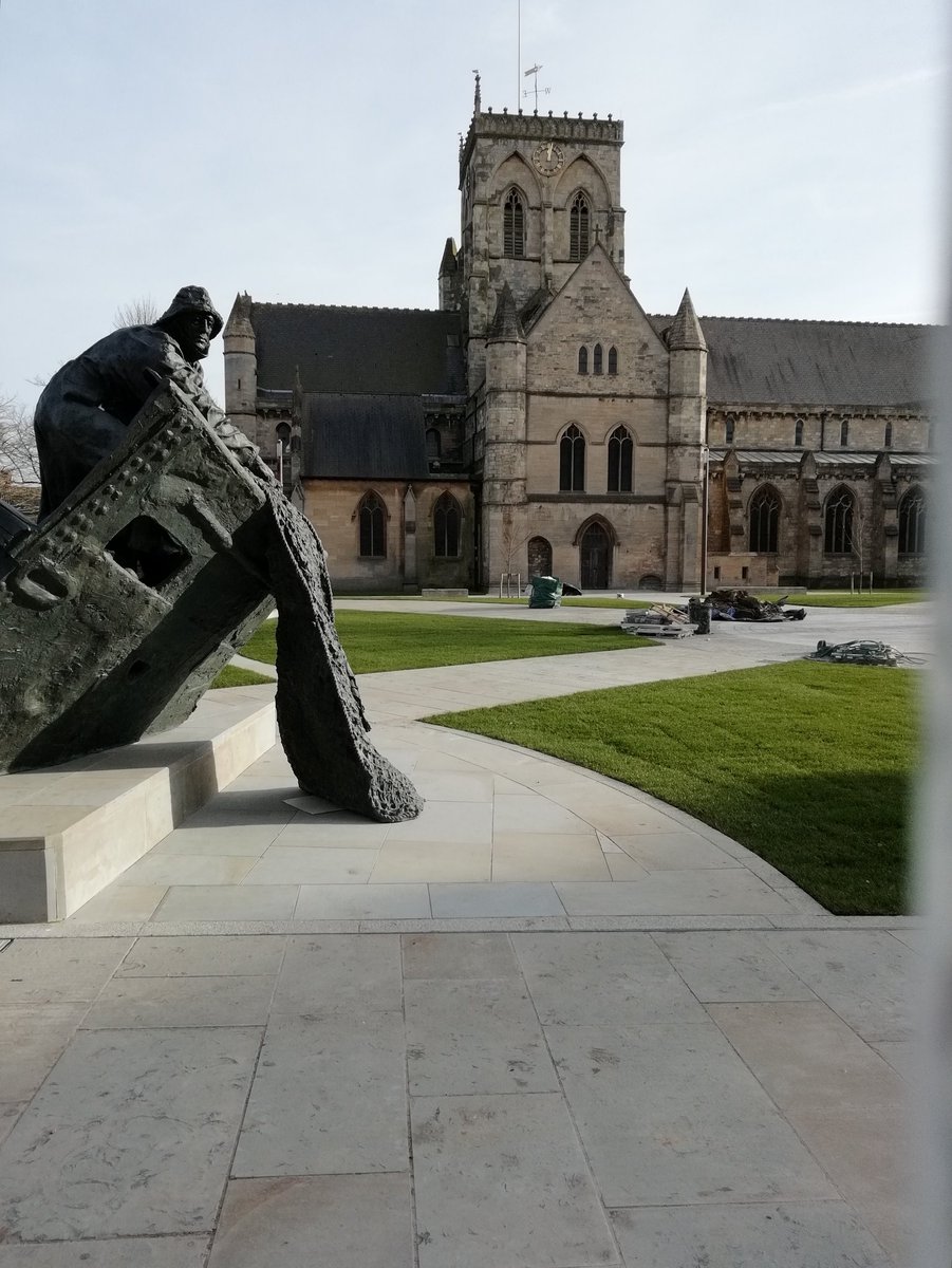 mgboyington's tweet photo. St. James Square, looking increasingly green.
#grimsby #grimsbyminster https://t.co/o1YTNjuHCh