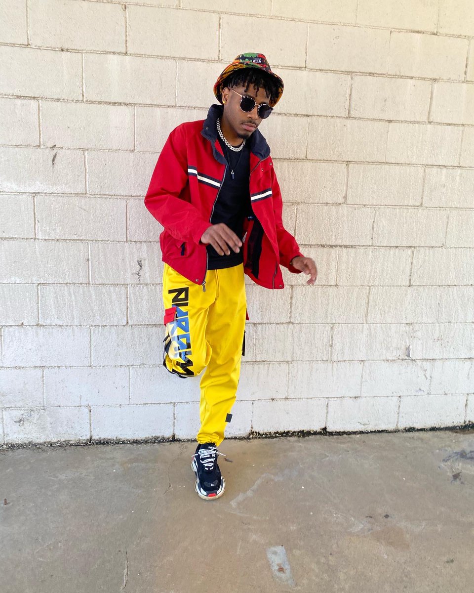 Jlane1_'s tweet photo. Nothing binds you except your thoughts; nothing limits you except your fear; and nothing controls you except your beliefs. 🪂 #noslimeleftbehind #Nocompass #Cosmos https://t.co/3uk9bLNa7U