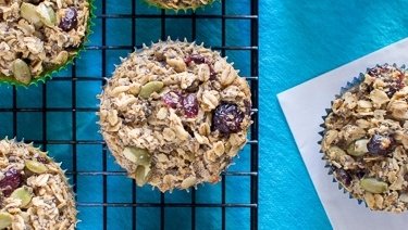 QuofMyKitchen's tweet photo. Cranberry Pepita Oatmeal Cups are awesome for breakfast and with 10g of protein, 9g of fiber, and a dose of healthy fats, you’ll feel nourished and satisfied until your next meal.
https://t.co/WmMiFQFpJP
#oatmealcups #oatmealmuffins #healthybreakfast #breakfast #breakfastideas https://t.co/gYbf3Wm9av