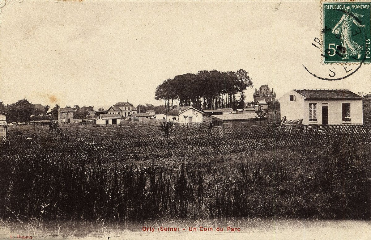 Il est détruit par un incendie avant 1810. Le château des Tourelles est construit à la place fin XIXe. En 1911-1922 le parc est loti par la société Bicoques-Jardins, qui voulait y créer un village coopératif sans immeuble, le château (détruit vers 1950) servant de partie commune.