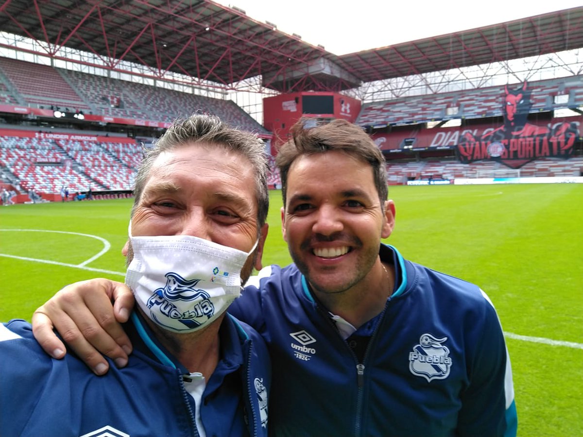 bufalopoblete9's tweet photo. Esto es Puebla señores, 🥚 y futbol!!! Vamos la ctm!!!
#LaFranjaQueNosUne https://t.co/G2vXBoGbdv