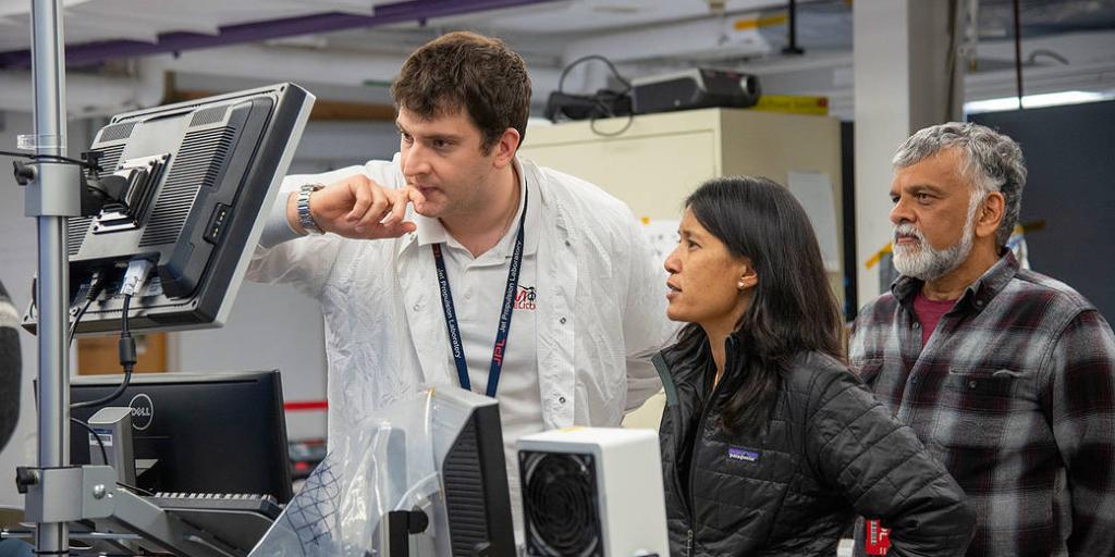 NASA's tweet image. From past to present, we have glowing examples of women making history here at NASA!

MiMi Aung is the #MarsHelicopter project manager, challenged with designing an aircraft light enough to fly in the thin atmosphere of the Red planet. 

Find out more: go.nasa.gov/2OKJbg5