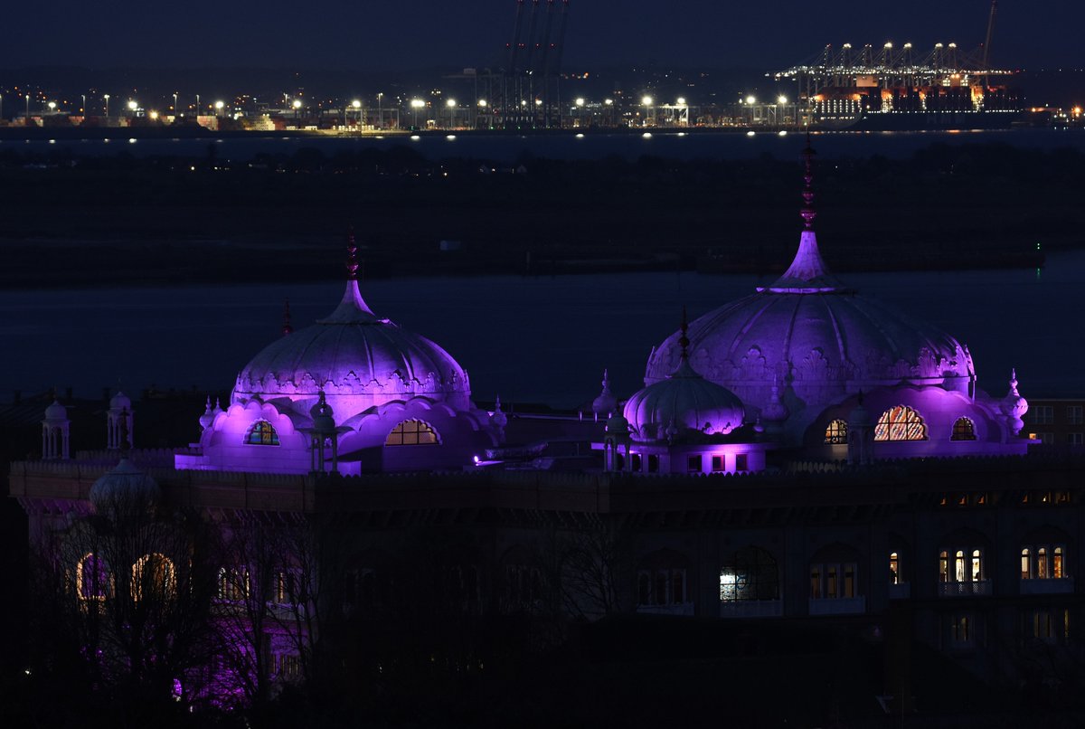 jason_photos's tweet image. @GravesendTCM @visit_gravesend @KMGravesend @TJs_Pub  @LondonPortAuth @Krispen_Ships @DPWorldUK @GNDGravesend  Purple and the Gurdwara too for Census Day and the clock tower