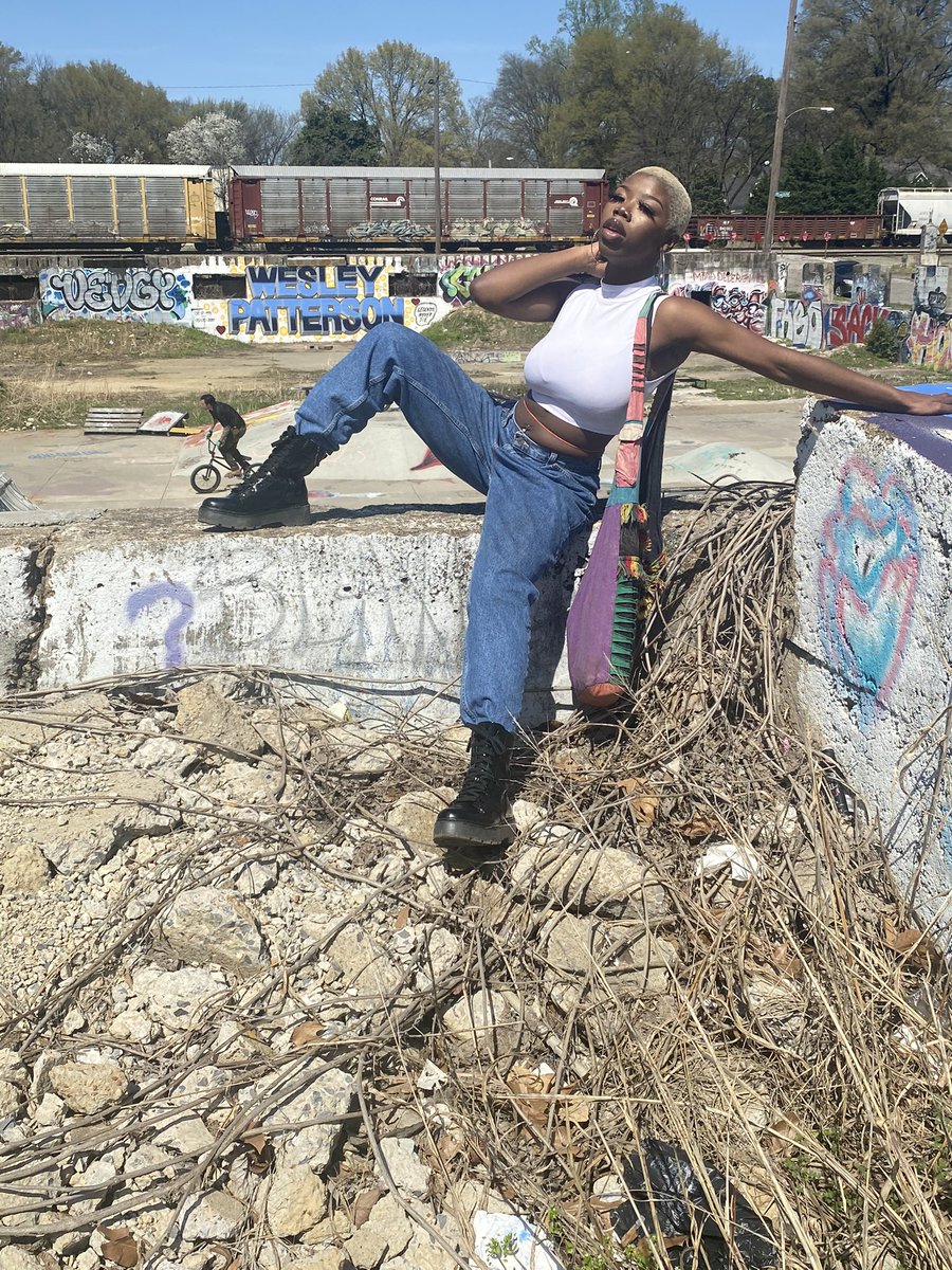 Muavethemuse's tweet photo. Shots after the shoot 😉
#model #modelscout #freelancemodel #tennesseemodel #CierraFerguson #unsignedmodel https://t.co/lsvJ1yzL2E