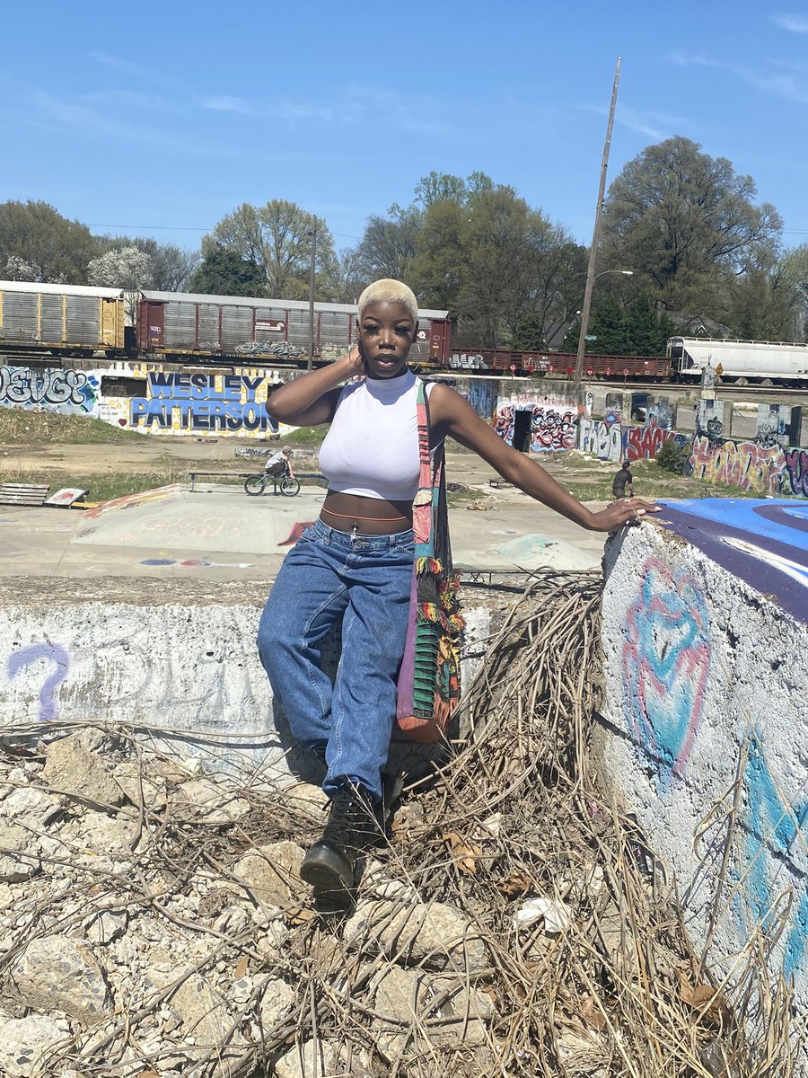 Muavethemuse's tweet photo. Shots after the shoot 😉
#model #modelscout #freelancemodel #tennesseemodel #CierraFerguson #unsignedmodel https://t.co/lsvJ1yzL2E