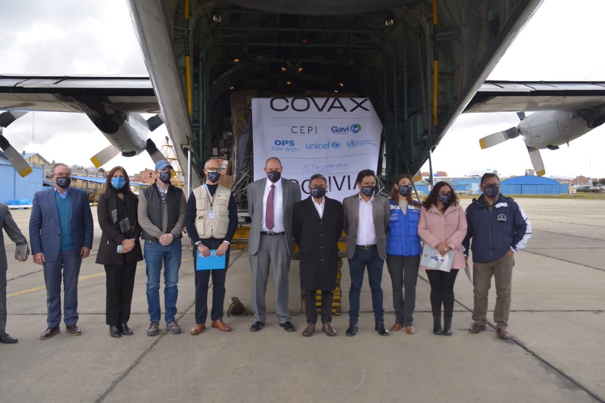 noticiasfides's tweet photo. #ANF Llegaron al país 228 mil dosis de vacunas contra el Covid-19 de AstraZeneca mediante el Mecanismo COVAX. El lote de fármacos arribó al aeropuerto internacional de El Alto en una aeronave de las Fuerzas Armadas.

Fotos: @Canal_BoliviaTV https://t.co/hpjzihFp2A