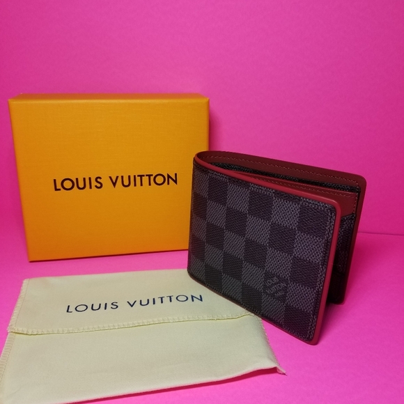 GinaMenarde's tweet photo. So good I had to share! Check out all the items I'm loving on @Poshmarkapp #poshmark #fashion #style #shopmycloset #louisvuitton #express: https://t.co/KDxoecV8bZ https://t.co/qrCkrfnUgI