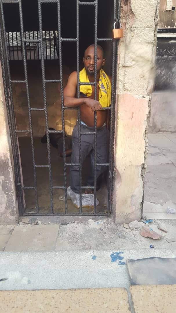 This is Comrade Tunde Abass in cell at Onipanu station. His crime is Filming police brutality yesterday the 20th of March 2021. He would appear in court tomorrow. Is it a crime to film police Brutality? He has nobody. Let’s lend our voices Kindly RETWEET #EndPoliceBrutality