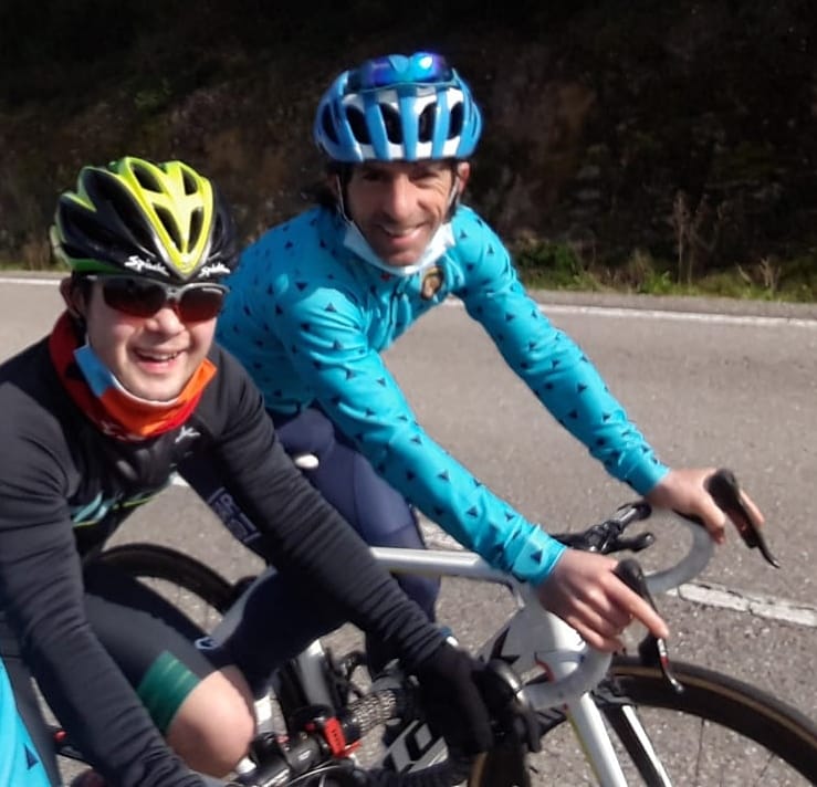 g_carba's tweet photo. Hoy #DiaMundialDelSindromeDeDown Por la igualdad, la inclusión y para #QueNadaNosSepare.
Aquí con mi amigo #borjagomez practicando #ciclismo 📸@acabana68
#keepandtrendy
#nachitosuperheroe
#deporteinclusivo #DownSyndromeDay #trisomia21 #capazdetodo https://t.co/LyMLpVjrRp