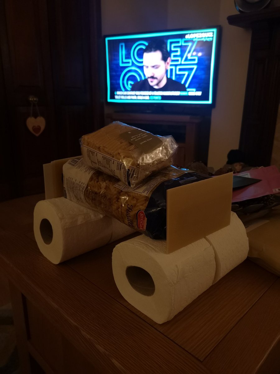 SarahSarahmessy's tweet photo. @comedylopez  #lopezquiz #happyquizaverisry https://t.co/st5c1l9rRR