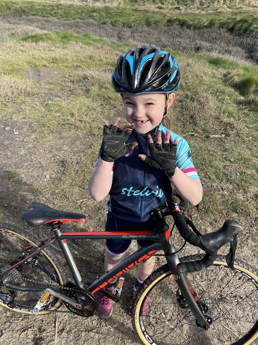 LaraEli88197730's tweet photo. ππ Nice day to go on a little CX ride with my little sister π΄ββοΈπ΄ββοΈ and she decided to fall off in some mud π€£π€£ #twinning #girlsonbikes #islabikes https://t.co/cd2r4BSHIi