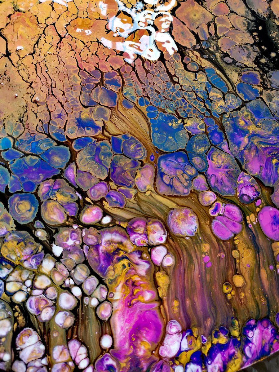 LauraDentArt's tweet image. Snook a couple more attempts in late morning to test out colour ways before I commit to the large scale pieces in the Easter holidays #cells #paintpouring #artwork #art #ArtistOnTwitter #texturehuntergatherer #acryliconcanvas #floetrol #patterns #colour