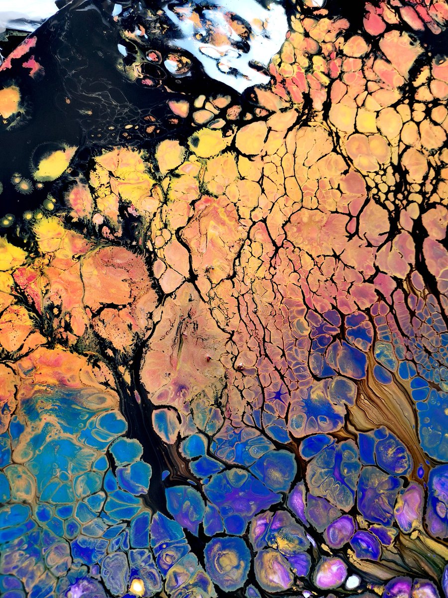 LauraDentArt's tweet image. Snook a couple more attempts in late morning to test out colour ways before I commit to the large scale pieces in the Easter holidays #cells #paintpouring #artwork #art #ArtistOnTwitter #texturehuntergatherer #acryliconcanvas #floetrol #patterns #colour