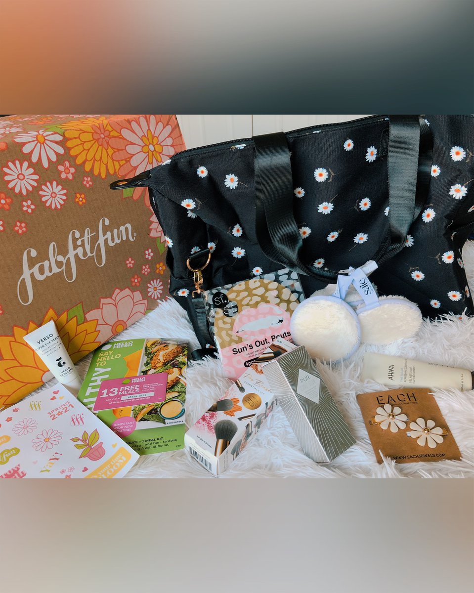 cryszele's tweet photo. Guys, it's officially Spring! Im so thrilled to get my FabFitFun Spring box! You customized your own full size products & trust me, it's so worth it! Use my code 'CrysASMR' for $10 off your 1st box! https://t.co/nPGdQOaO9e @fabfitfun #fabfitfunpartner #fabfitfun https://t.co/hHNEyFJcPx
