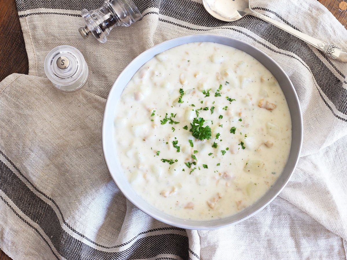 ToddWilbur's tweet photo. Copycat Red Lobster New England Clam Chowder. This huge seafood chain didn't get big with bad clam chowder. If you're going to make some of this great creamy soup at home, duplicate one of the best.
https://t.co/iA9RQwautU
#bestclamchowder https://t.co/LoSrjIei5Z